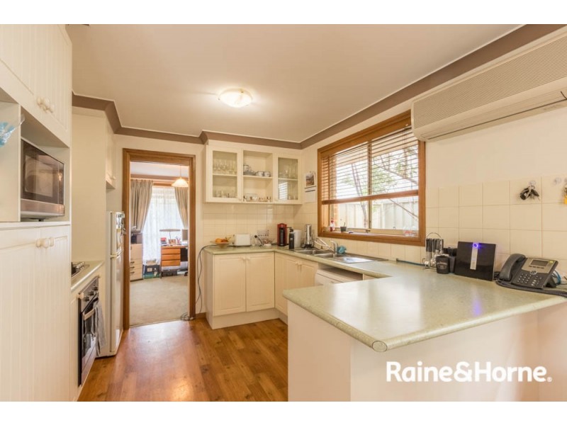 42 Kurumben Place, West Bathurst NSW 2795