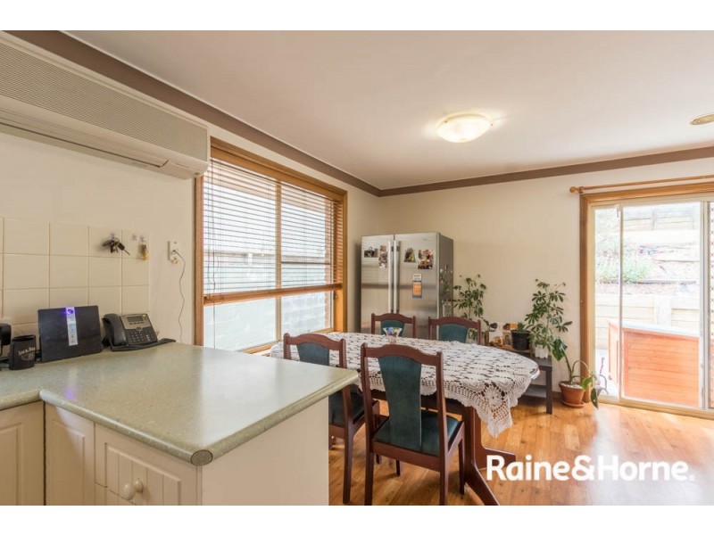 42 Kurumben Place, West Bathurst NSW 2795