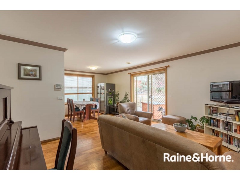 42 Kurumben Place, West Bathurst NSW 2795