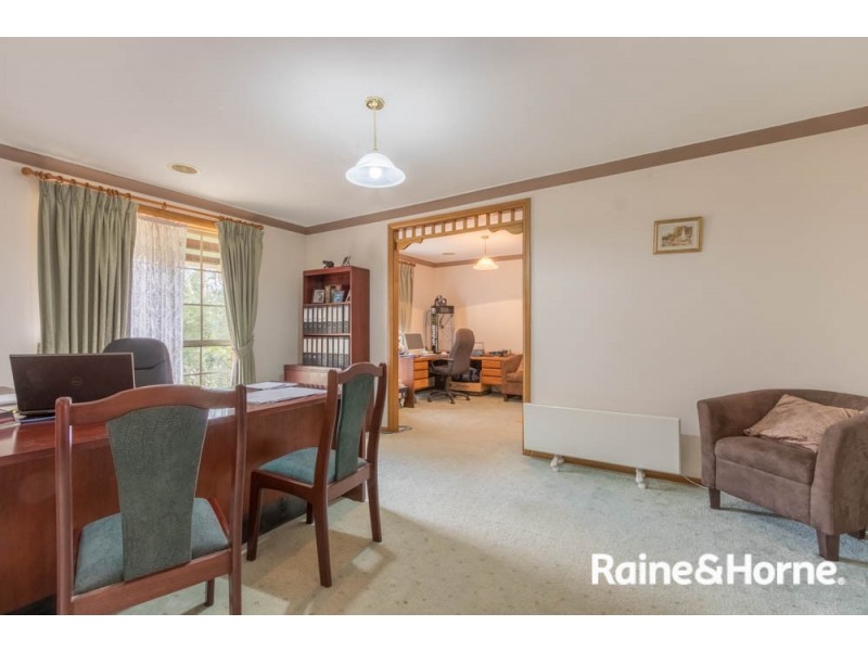 42 Kurumben Place, West Bathurst NSW 2795