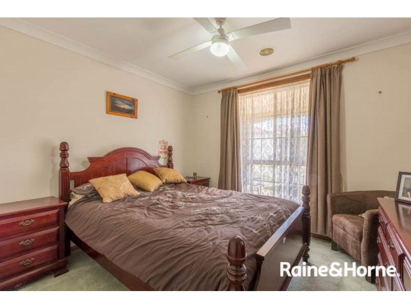 42 Kurumben Place, West Bathurst NSW 2795