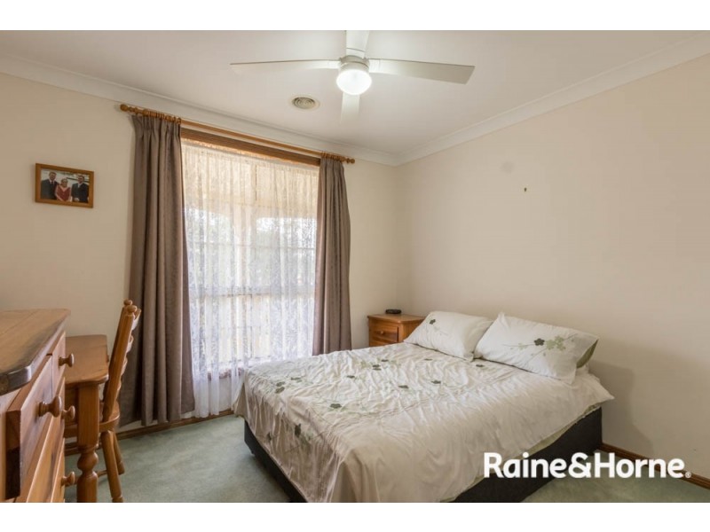 42 Kurumben Place, West Bathurst NSW 2795