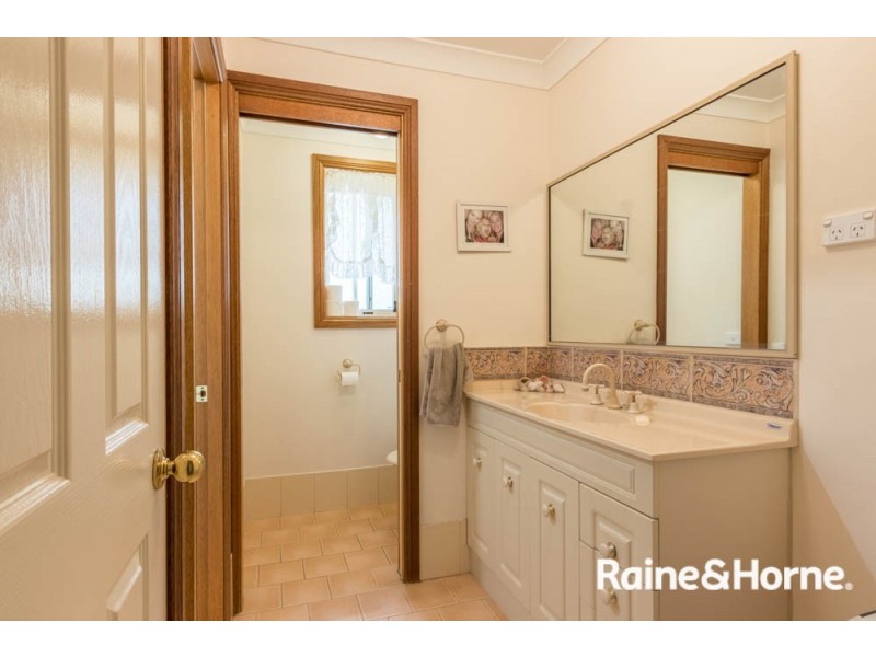 42 Kurumben Place, West Bathurst NSW 2795