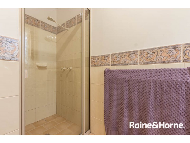 42 Kurumben Place, West Bathurst NSW 2795