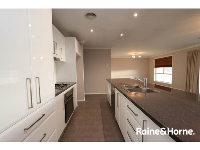 1 Edye Cl, Kelso NSW 2795