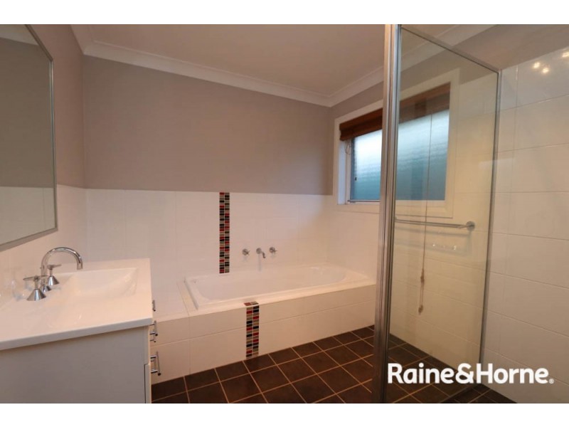 1 Edye Cl, Kelso NSW 2795