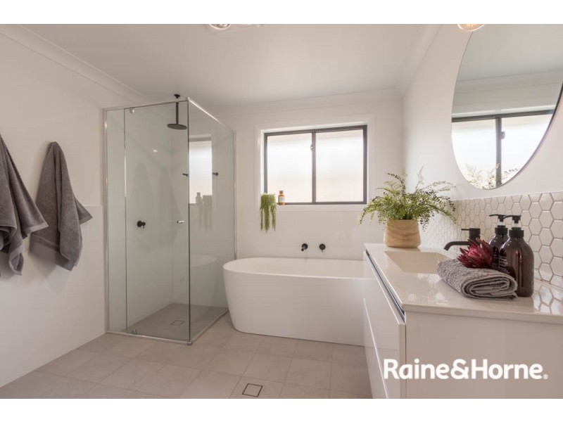 15 Newlands Crescent, Kelso NSW 2795