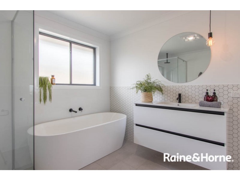 15 Newlands Crescent, Kelso NSW 2795