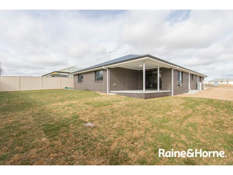 15 Newlands Crescent, Kelso NSW 2795