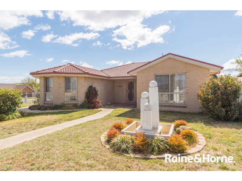 1 Emerald Drive, Kelso NSW 2795