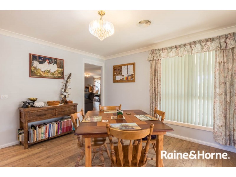 1 Emerald Drive, Kelso NSW 2795