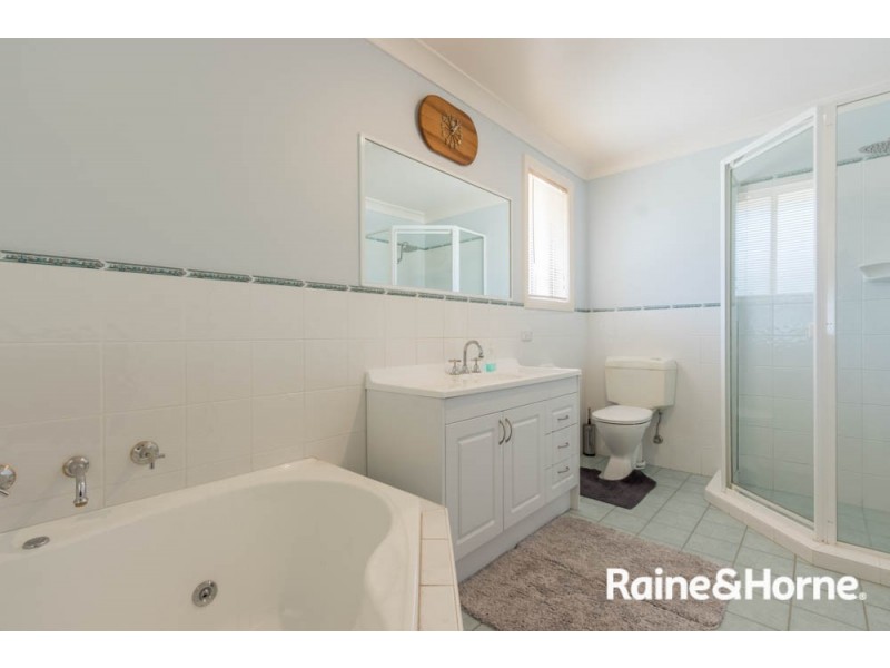 1 Emerald Drive, Kelso NSW 2795
