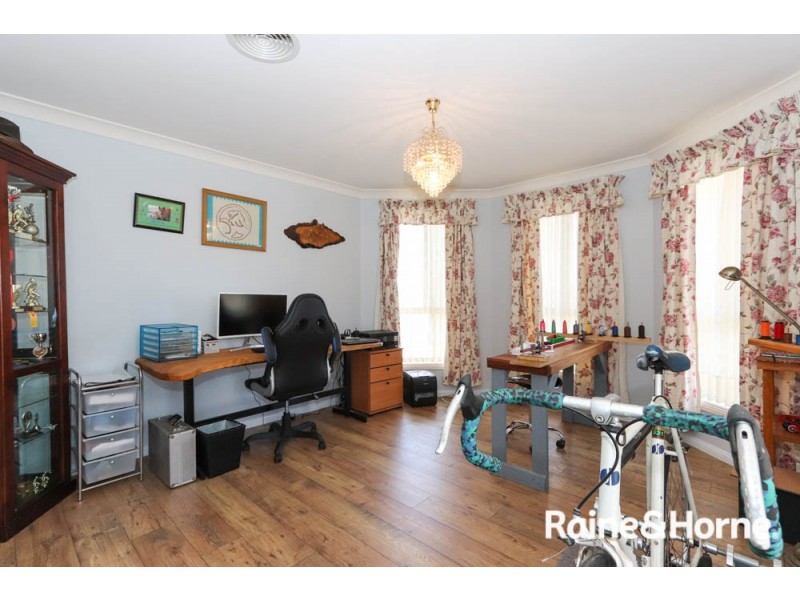 1 Emerald Drive, Kelso NSW 2795