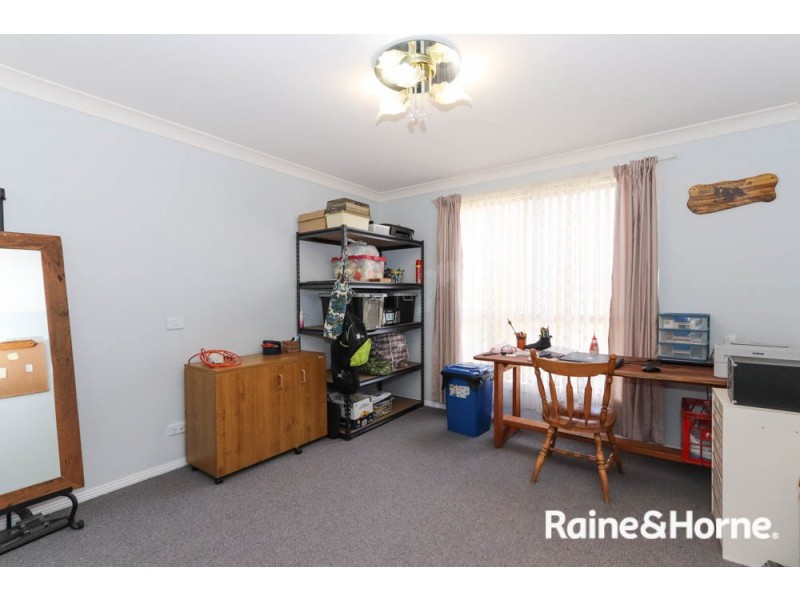 1 Emerald Drive, Kelso NSW 2795