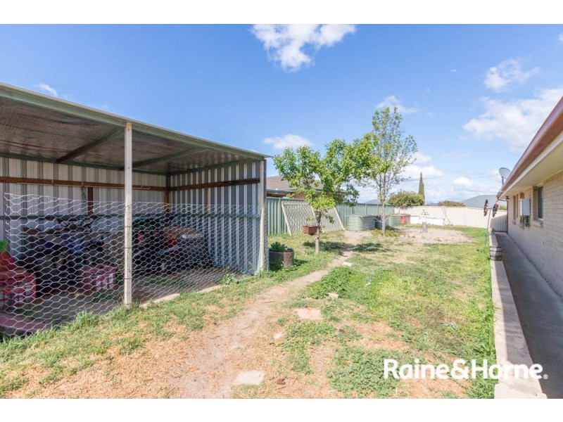 1 Emerald Drive, Kelso NSW 2795