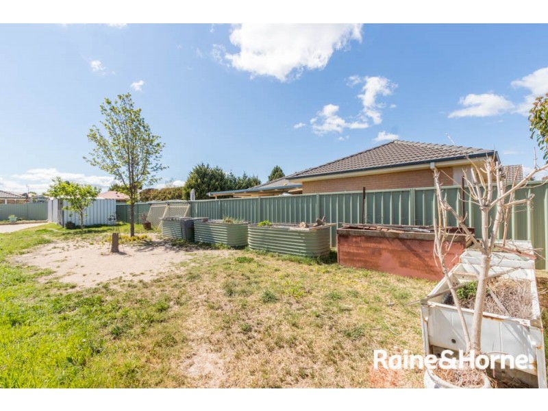 1 Emerald Drive, Kelso NSW 2795