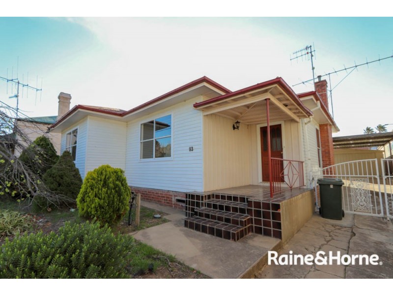 93 Seymour Street, Bathurst NSW 2795