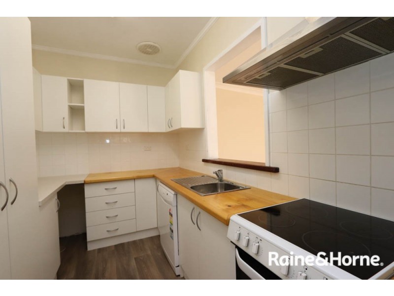 93 Seymour Street, Bathurst NSW 2795