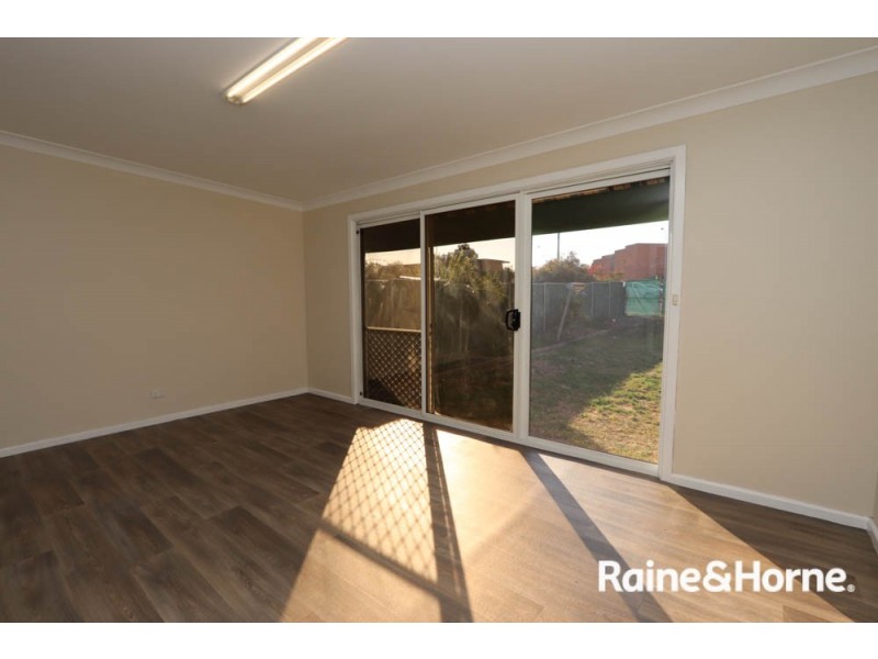 93 Seymour Street, Bathurst NSW 2795