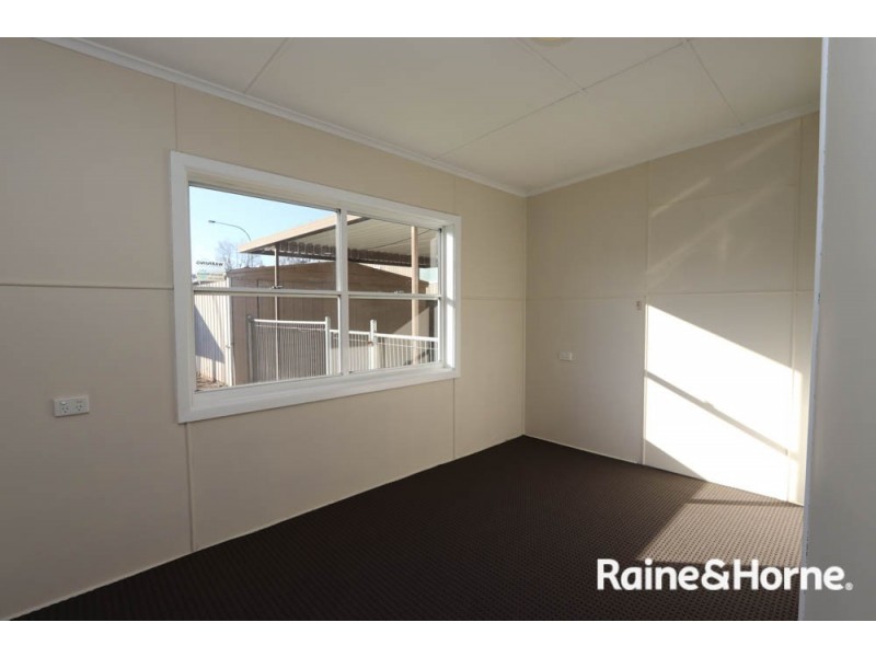 93 Seymour Street, Bathurst NSW 2795