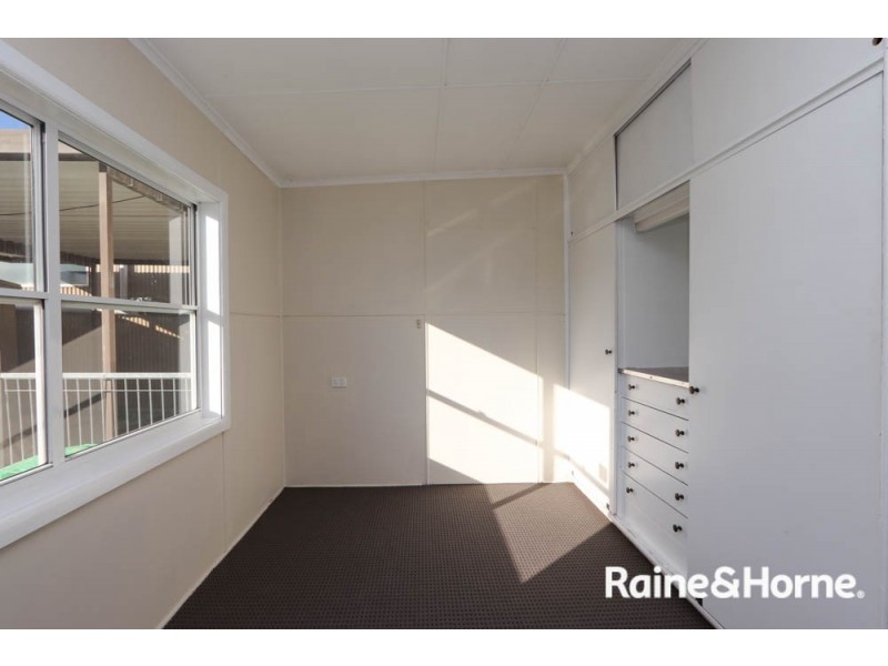 93 Seymour Street, Bathurst NSW 2795