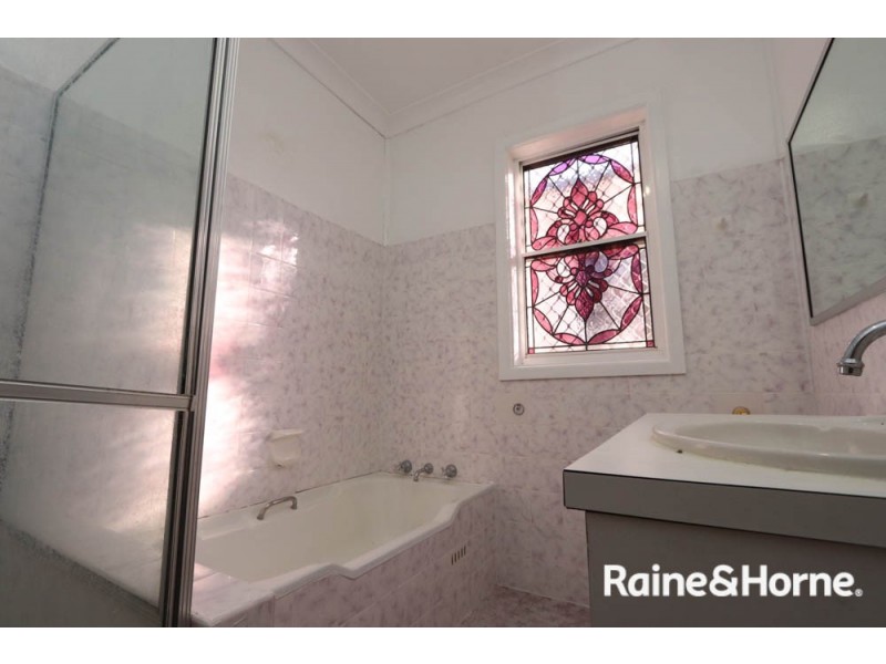 93 Seymour Street, Bathurst NSW 2795