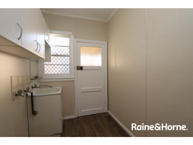 93 Seymour Street, Bathurst NSW 2795