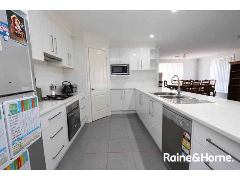 7 Mendel Drive, Kelso NSW 2795