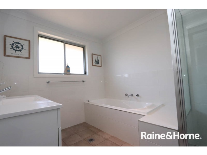 7 Mendel Drive, Kelso NSW 2795