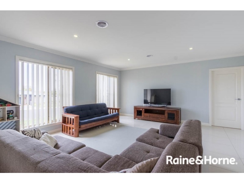 20 Graham Drive, Kelso NSW 2795