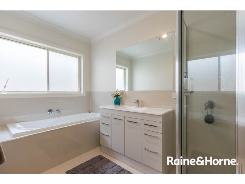 20 Graham Drive, Kelso NSW 2795