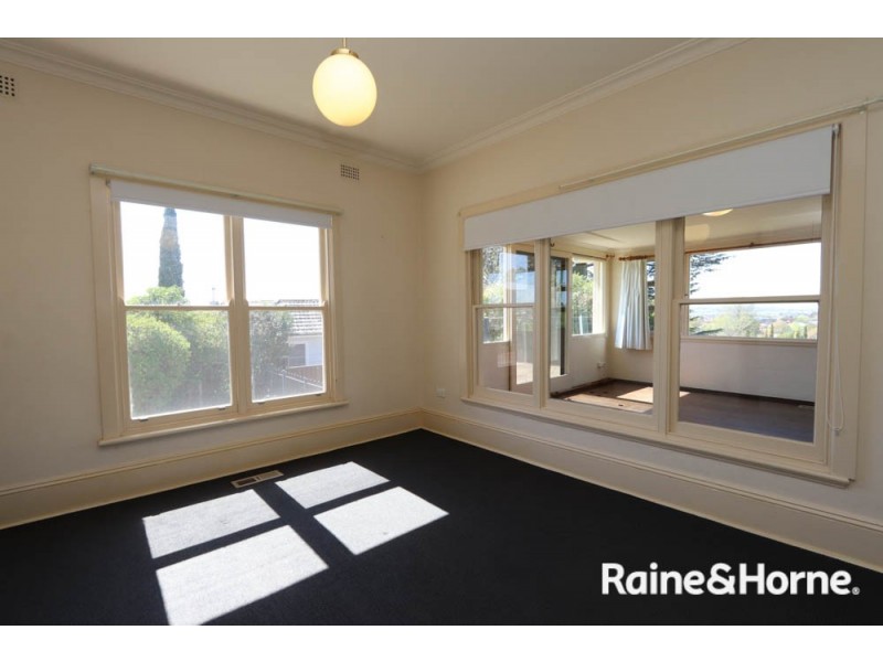 231 Peel St, Bathurst NSW 2795