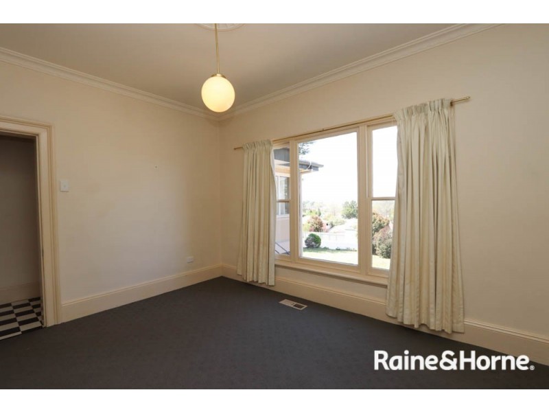 231 Peel St, Bathurst NSW 2795