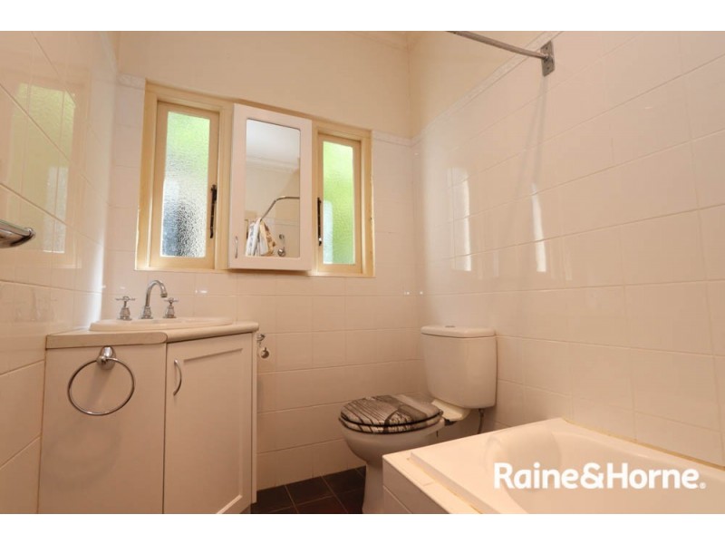 231 Peel St, Bathurst NSW 2795