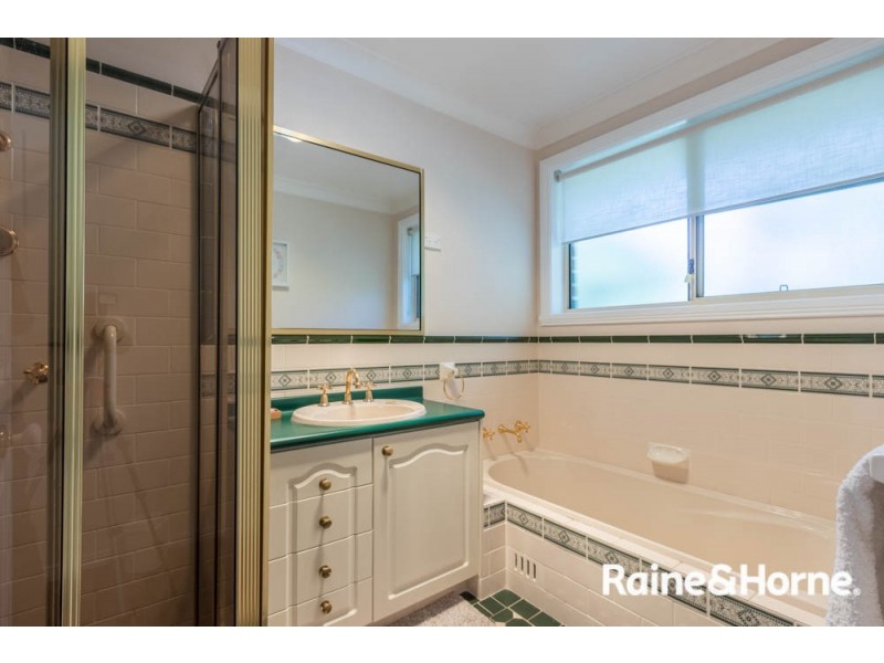 60 Opperman Way, Windradyne NSW 2795