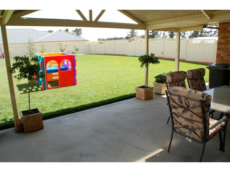 68 McBrien Drive, Bathurst NSW 2795
