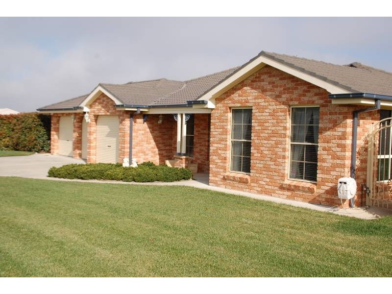 68 McBrien Drive, Bathurst NSW 2795