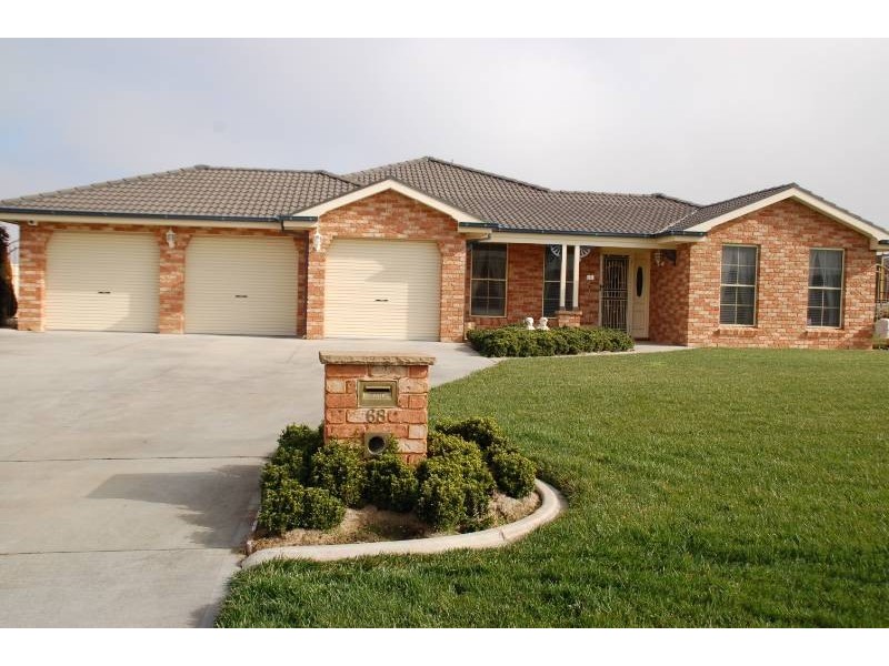 68 McBrien Drive, Bathurst NSW 2795