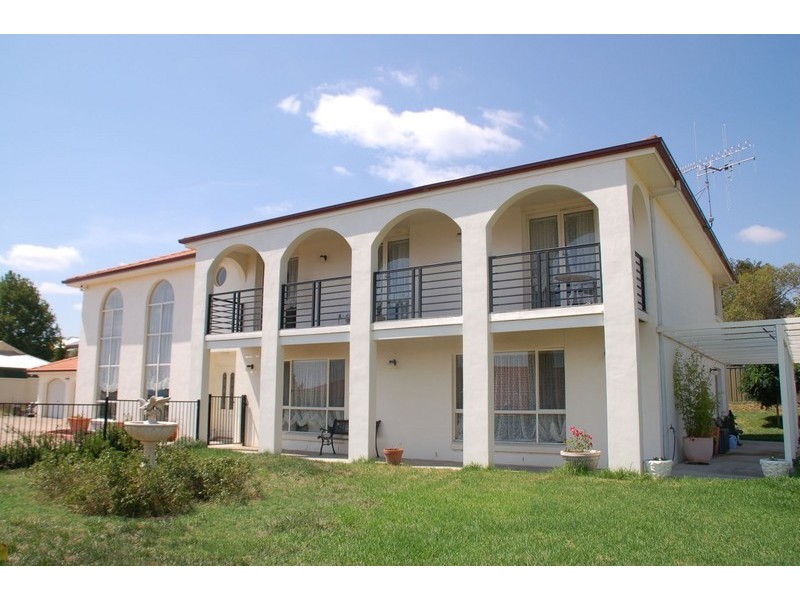 47 Endurance Court, Bathurst NSW 2795