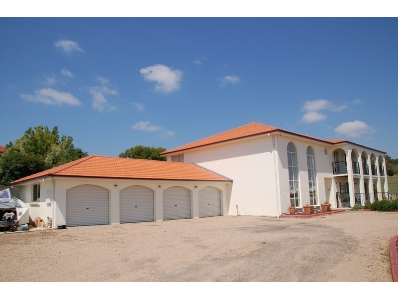 47 Endurance Court, Bathurst NSW 2795