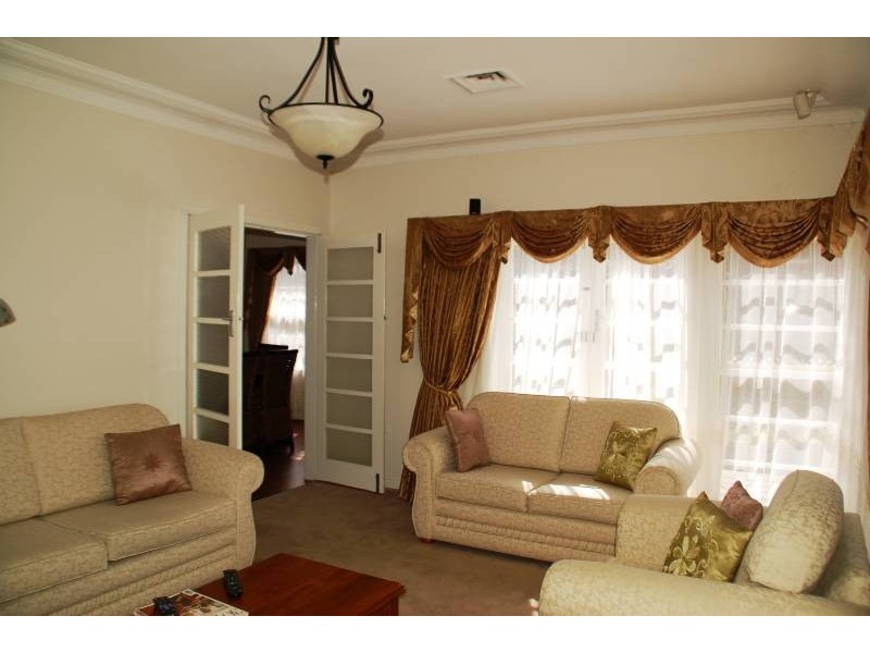 137 Hope Street, Bathurst NSW 2795