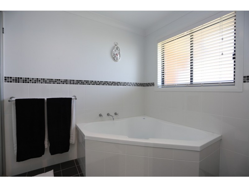 51 Darwin Drive, Llanarth NSW 2795