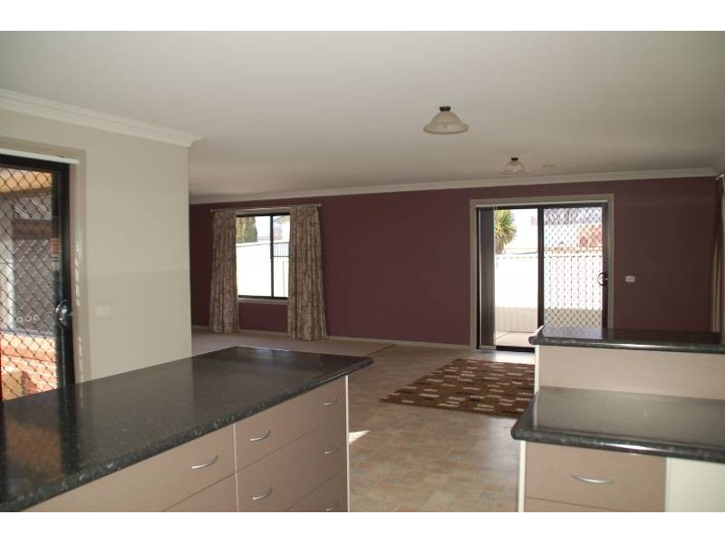 2/101 Lambert Street, Bathurst NSW 2795