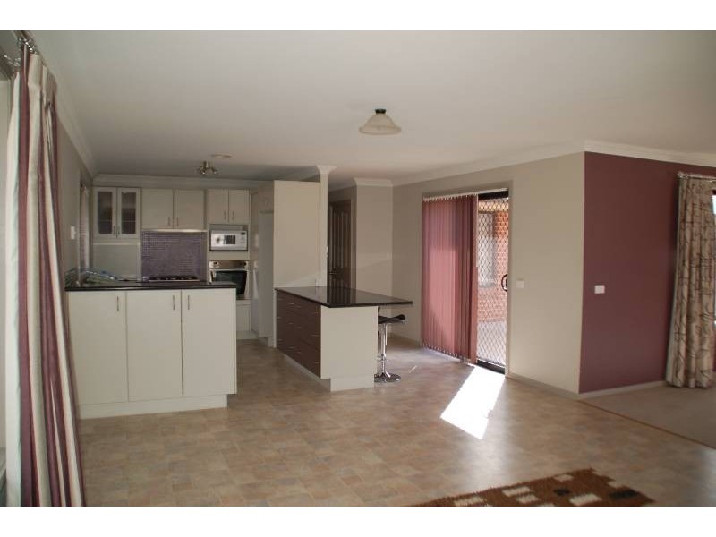 2/101 Lambert Street, Bathurst NSW 2795