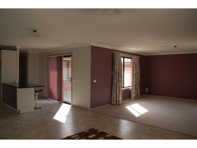 2/101 Lambert Street, Bathurst NSW 2795