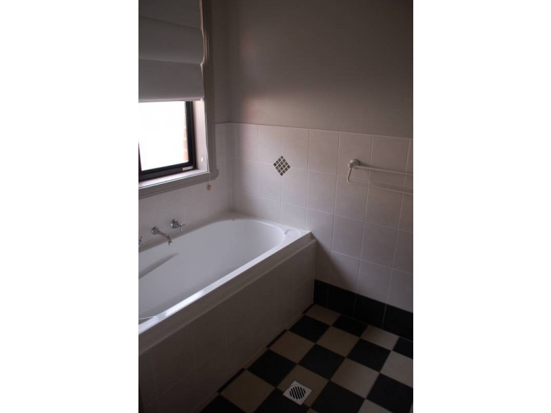 2/101 Lambert Street, Bathurst NSW 2795