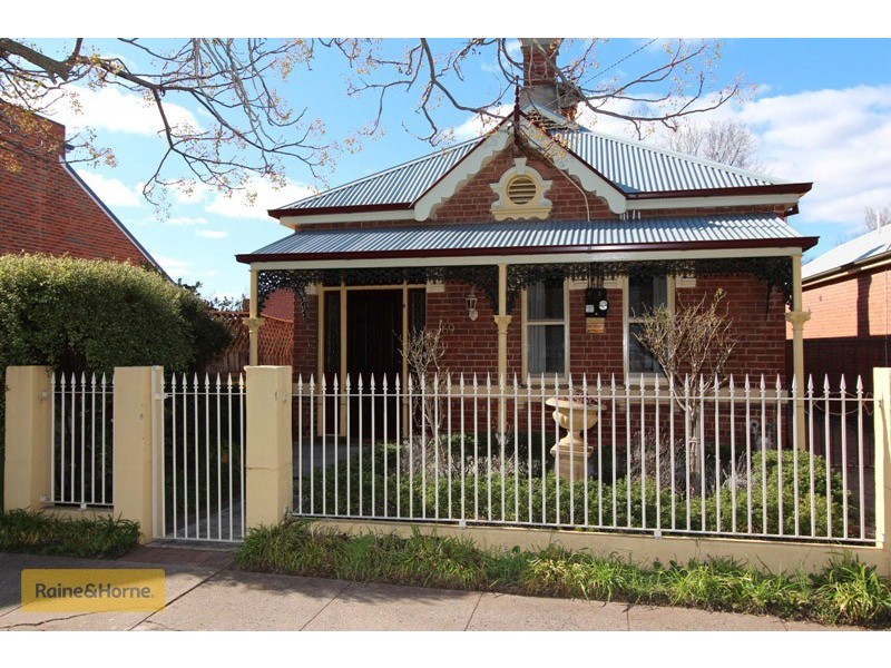 169 Keppel Street, Bathurst NSW 2795