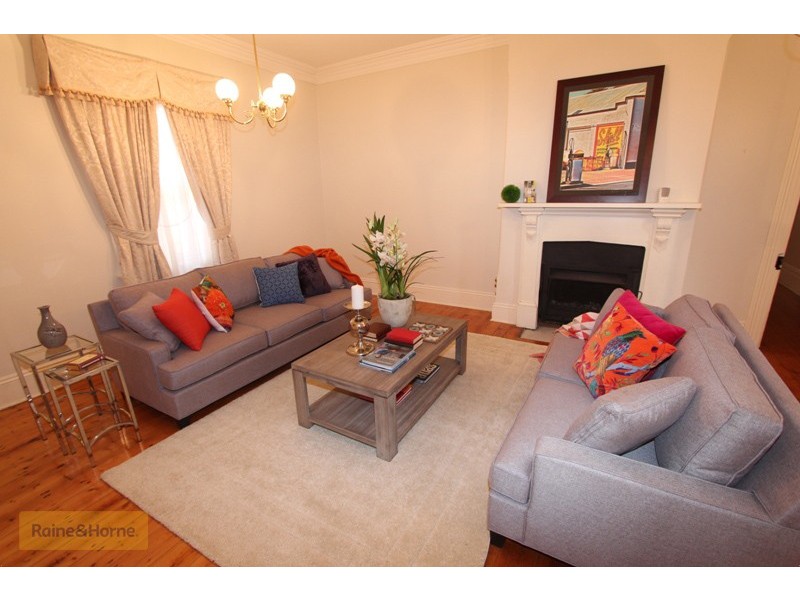 169 Keppel Street, Bathurst NSW 2795