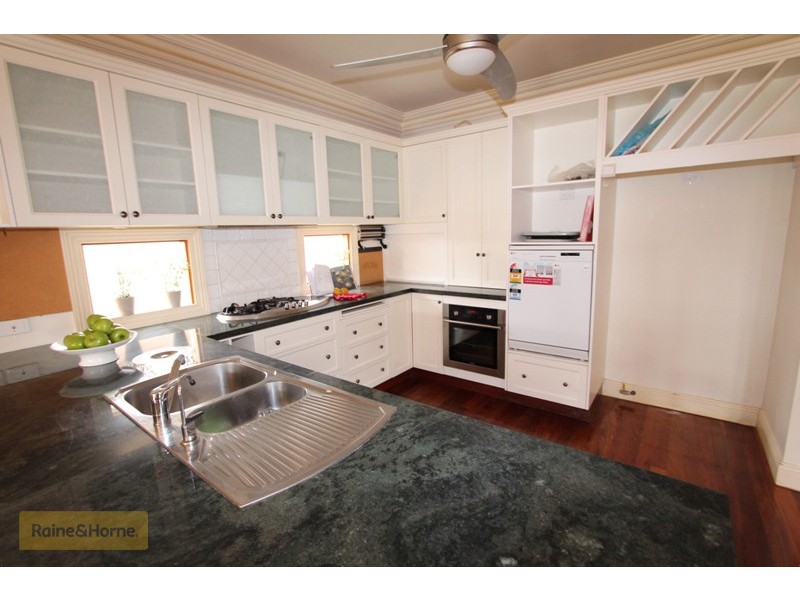 169 Keppel Street, Bathurst NSW 2795