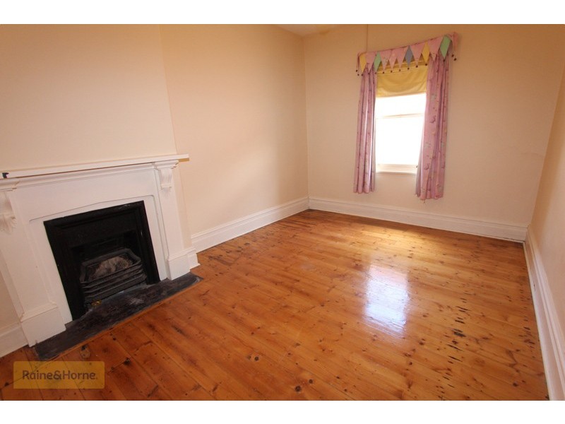 169 Keppel Street, Bathurst NSW 2795